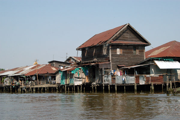 The tour exited Khlong Bangkok Yai near Wat Arun