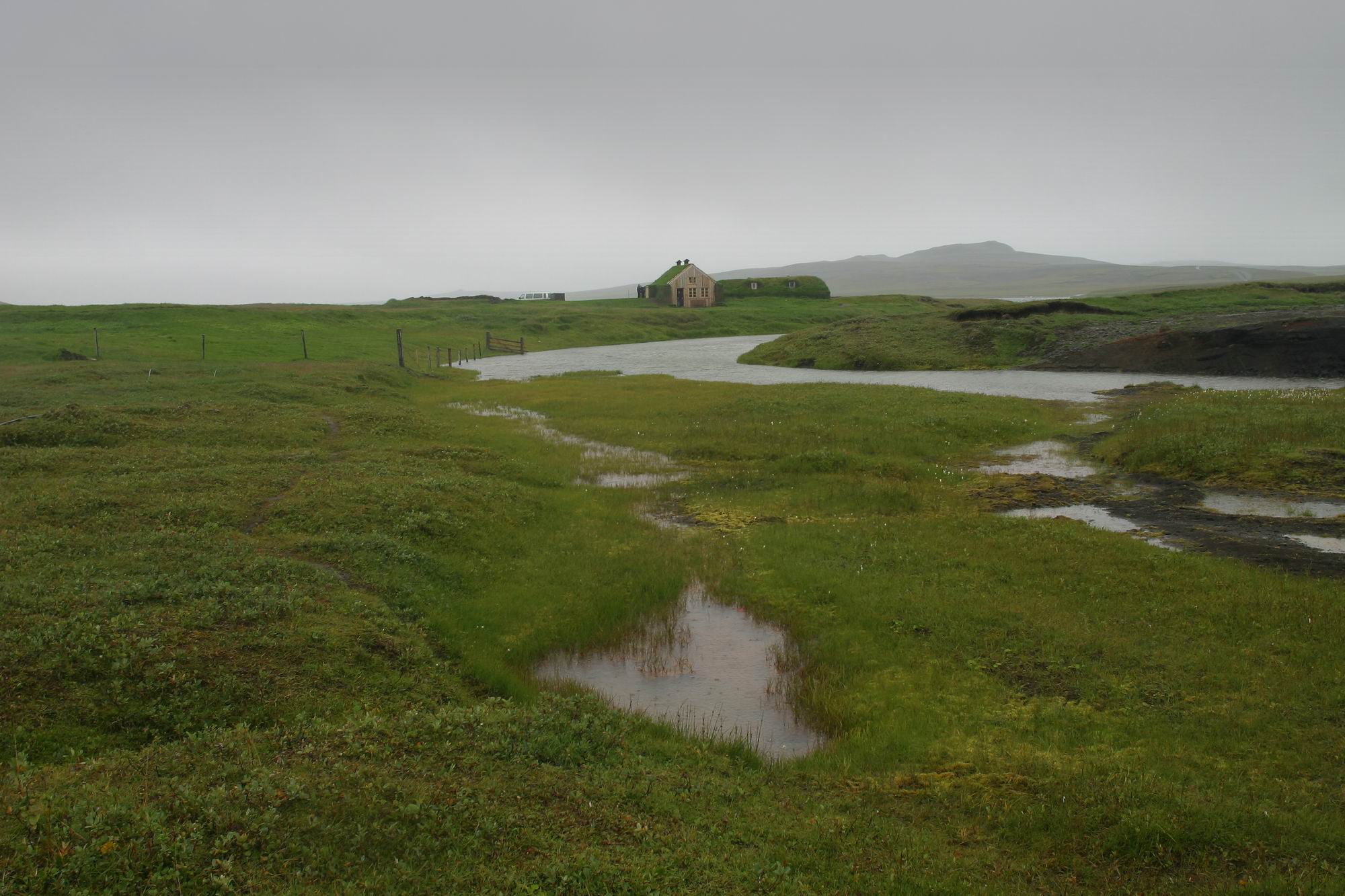 Komi  <a href=http://www.geocities.com/mistermanners/ice99/egils.html>Snautasel</a>