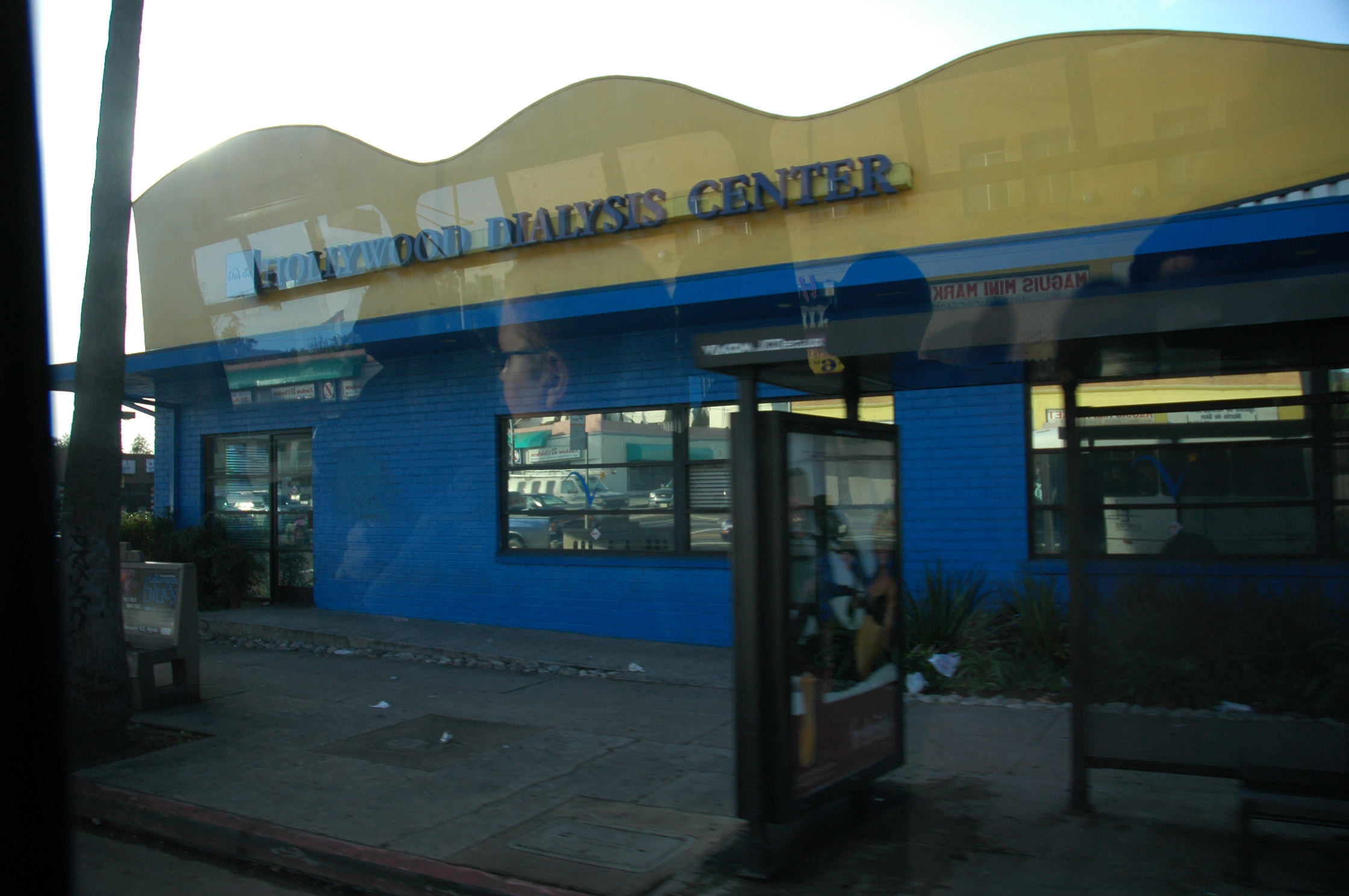 Sunset Boulevard, Hollywood Dialysis Center