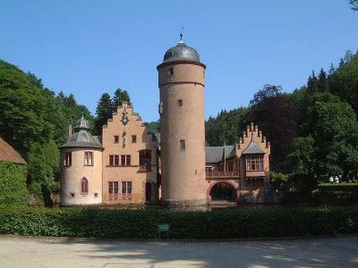 A day visiting Mespelbrunn Castel