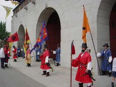 7812 A5190 gyeongbokgung gards.jpg