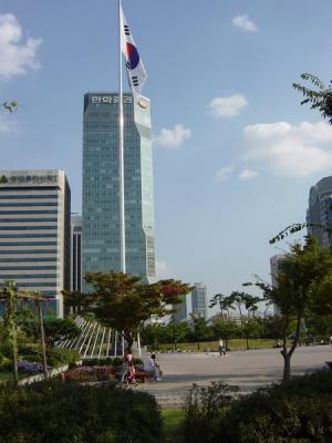 7846 A5281 flag in yeouido park.jpg