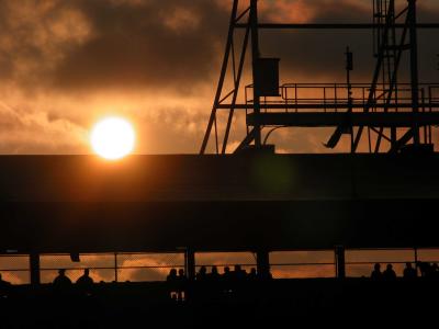 u14/dhlow/medium/38737340.wrigleysunset.jpg
