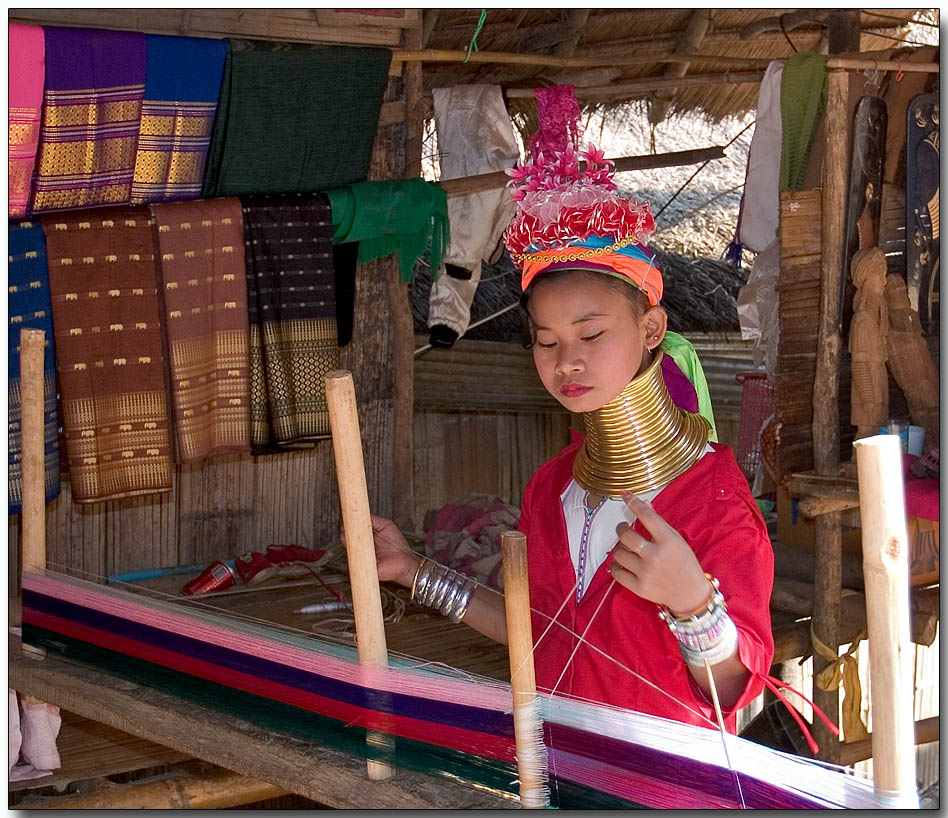 Padaung girl weaving cloth