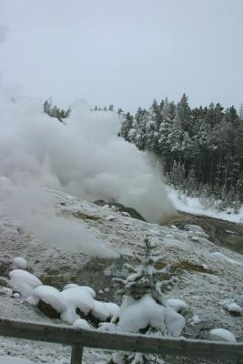 064_SteamBoatGeyser.jpg