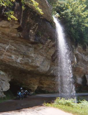 u14/elvin315/medium/21886890.BridalVeilFalls1.jpg