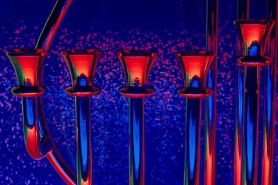 u14/lgitter/medium/41740820.blacklightmenorah.jpg