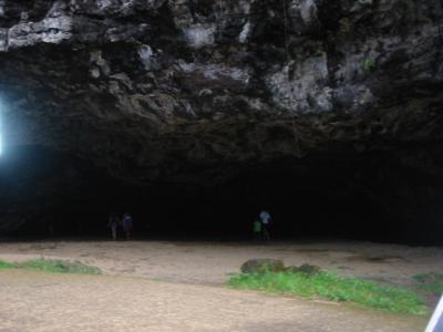 Manini-holo Dry Cave, north shore