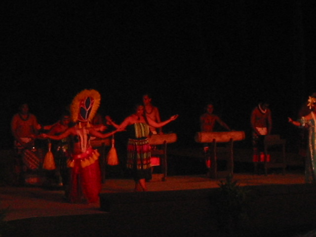 Polynesian, Maori and Hawaiian dancers