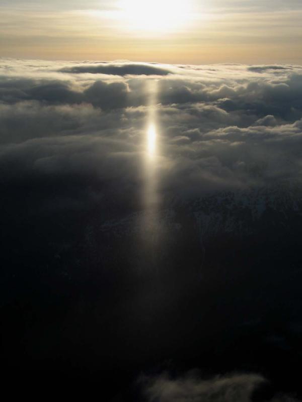 Thunder Creek:  Sub-Solar Light Pillar (SnowRay040905-4adj.jpg)