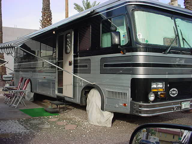1989 bus at Paradise Palms