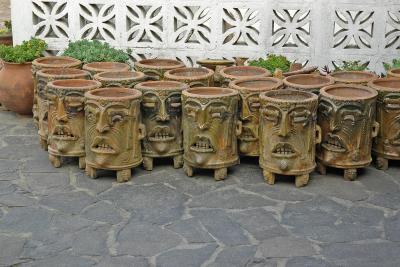 Pots with an attitude, Hotel Santo Tomas