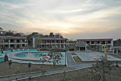 Hotel Xpuhil near Chicanna