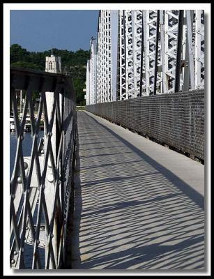 u14/sailsfast/medium/20074289.bridge1637.jpg