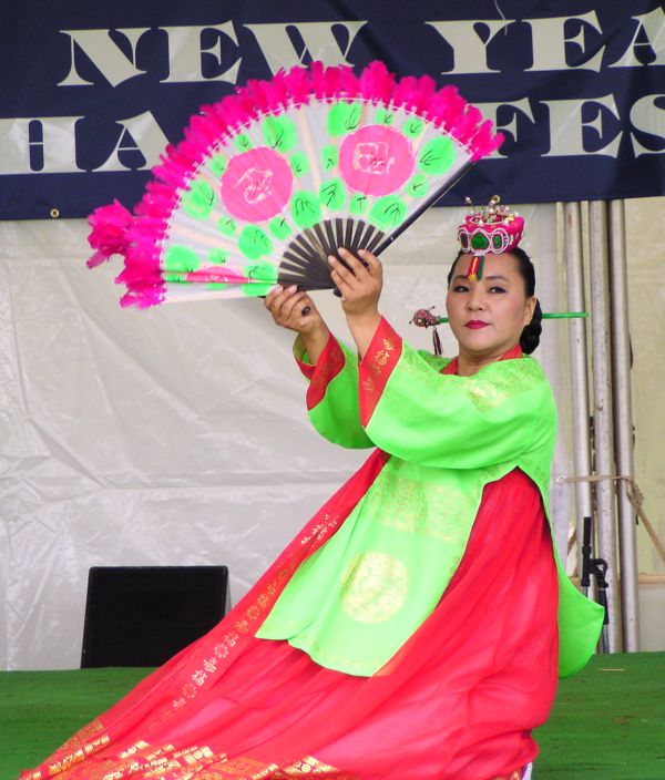 Korean fan dancer