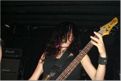 u14/sinaevil/medium/41733264.ElboRoom3.7.05nila7.jpg
