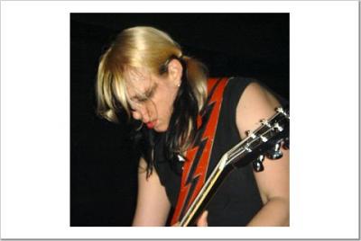 u14/sinaevil/medium/41733352.ElboRoom3.7.05ss4.jpg