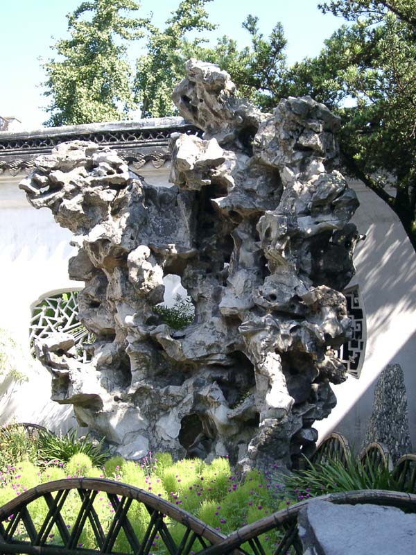 Taihu Shi at Jichang Yuen 01<br />寄暢園內的太湖石