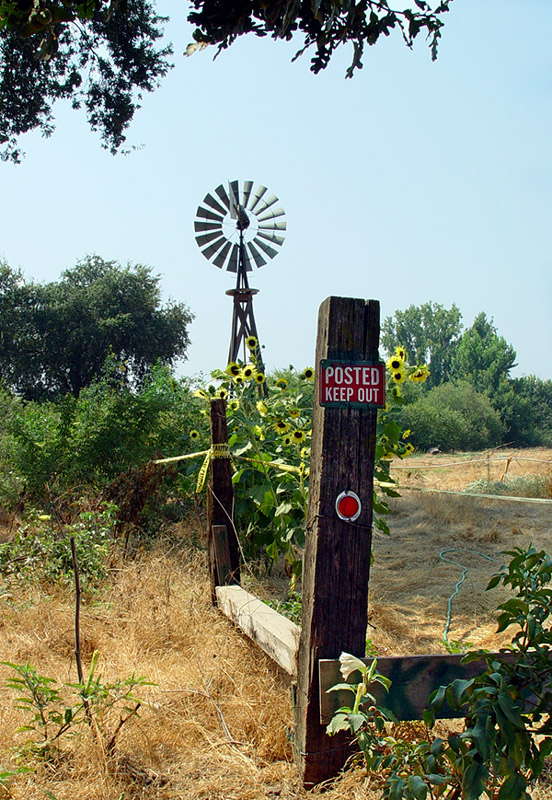 8th<br><b>Keep Out!</b><br><font size=2>by Nee</font>