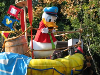 Donald's float, Mickey's Jammin' Jungle Parade