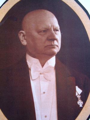 Peter Abraham Greve 1868-1942- Min Oldefar p Morsiden  Ridder af  Danebro -Direktr Danske Statsbaners Reisebyr.JPG