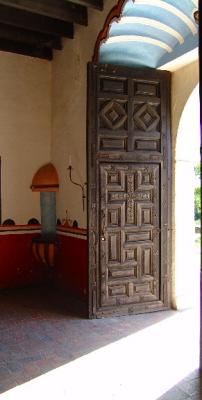 u14/wingsandthings/medium/41724569.goliaddoor2.jpg
