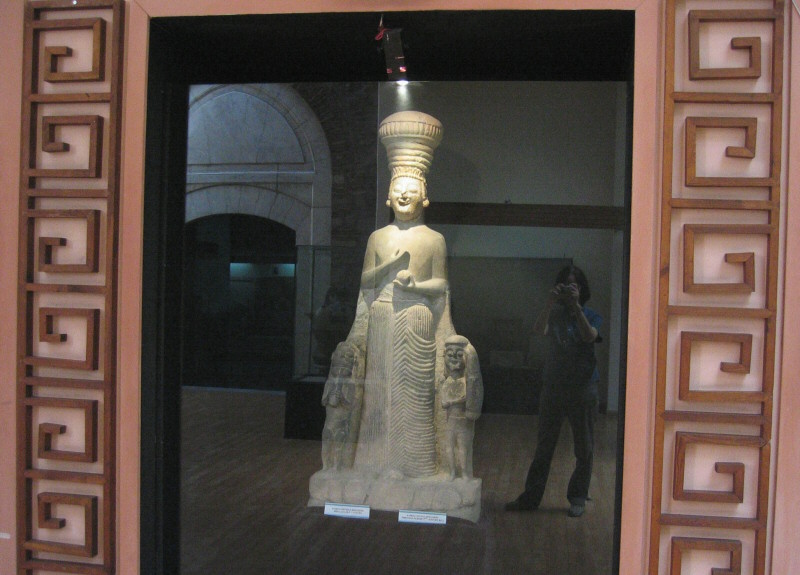 Phyrgian mother goddess Cybele, with<br>2 (small) musicians at her side,~1000 BC