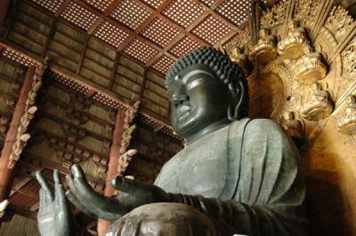 The left hand is in the position of the fulfillment of wishes (yogan-no-in)