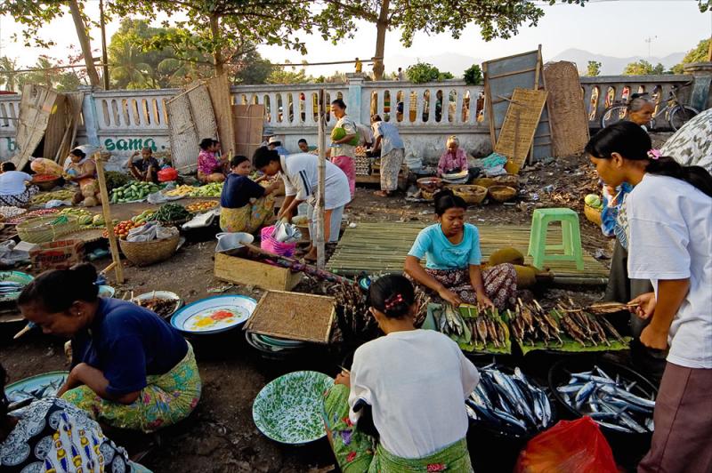 Early morning market scene, Lombok