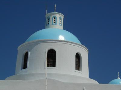 The litter blue domes of Santorini