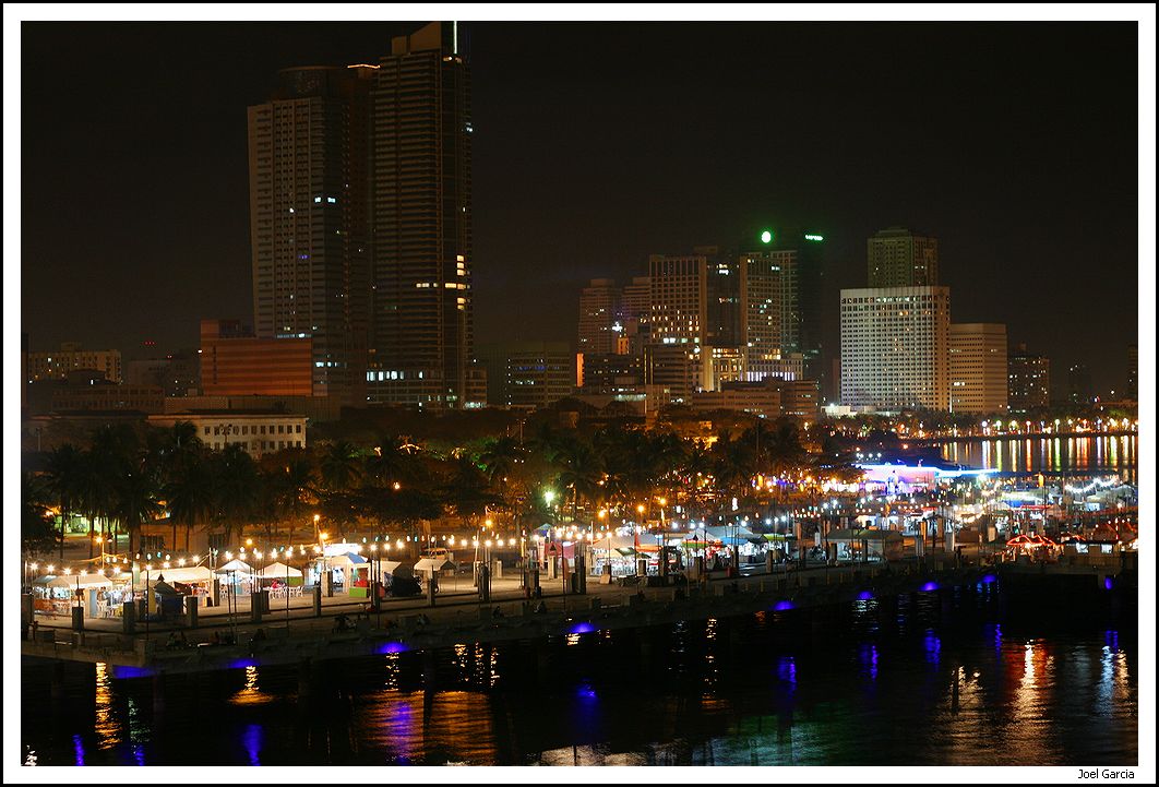 Manila Bay - sorry no tripod