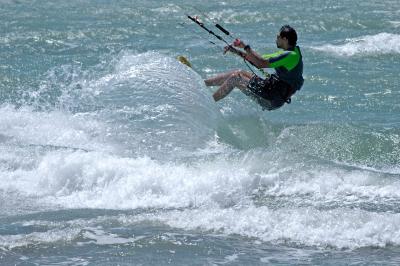 u15/kiwi_g/medium/38846004.DSC0499bkitesurfing.jpg