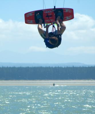u15/kiwi_g/medium/38846583.Kitesurfing03.jpg