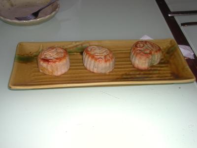 Japan mooncake, the shop owner made in front of us, it took 45 mins to make (20mins to bake). there r 3 tastes