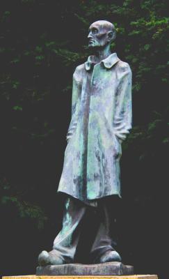 Prisoner Statue