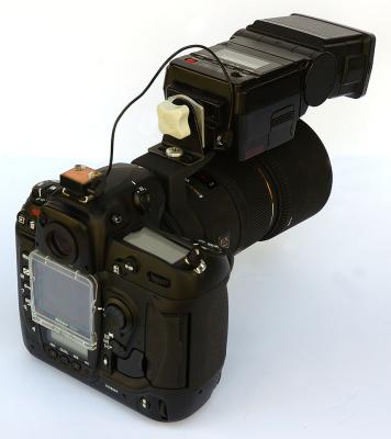 Flash mounted to Sigma 150 macro