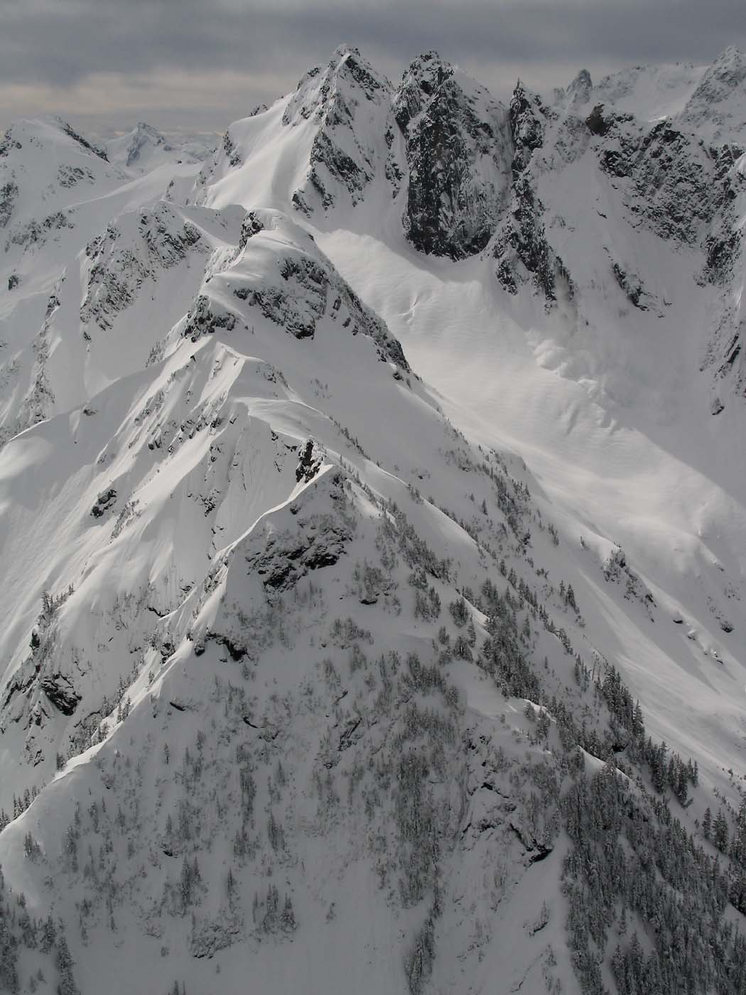 Sefrit, N Face Avalanche <br>(Sefrit041205-42adj.jpg)