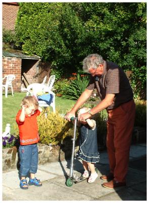 u15/paulandjane/medium/20109036.tony_with_children.jpg