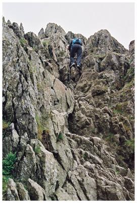 u15/paulandjane/medium/20131466.jane_on_stridding_edge_chimney.jpg