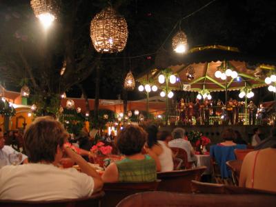 El Parian est un grand patio avec de nombreux restaurant, des mariachis et plein de vie