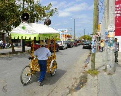 The rolling radio man heads up Juarez