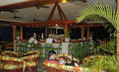 The Caribe side lobby bar