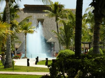 Fountain in Caribe side pool