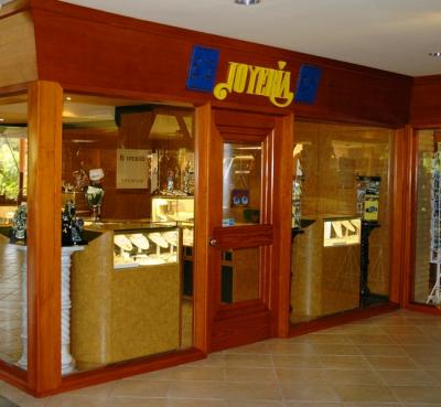 Jewelry shop in the Beach lobby