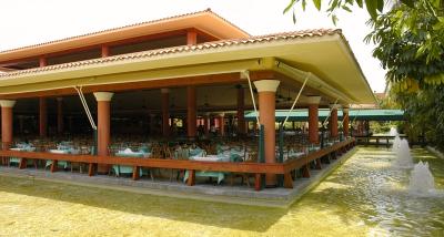 Another view of the Beach side buffet