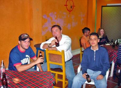 walter ,oscar y edwin en el bar de jose<barranquilla