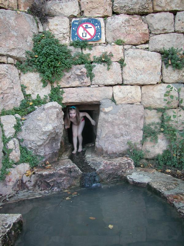 Luli negotiating the underground spring at Sataf E50DSCN1024.JPG