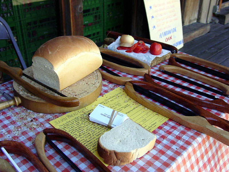 <b>Bread knives</b><br><font size=1>by bbzippo<br>DSC-S75</font>