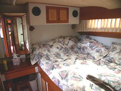 44 Fiddler's Lace, Galley Down Main Cabin