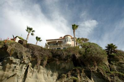 Aliso Beach front building